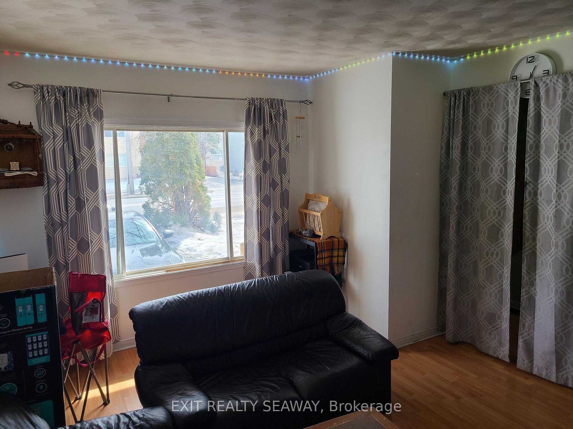 Photo 4 of 471 Eleventh Street East, Cornwall — HOMEH