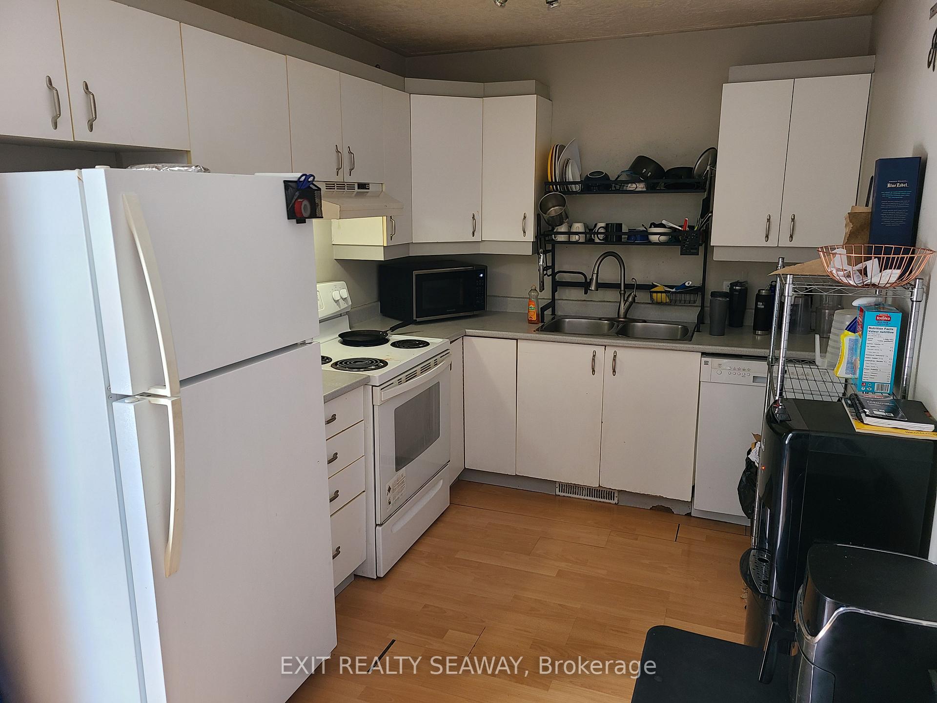 Photo 5 of 471 Eleventh Street East, Cornwall — HOMEH
