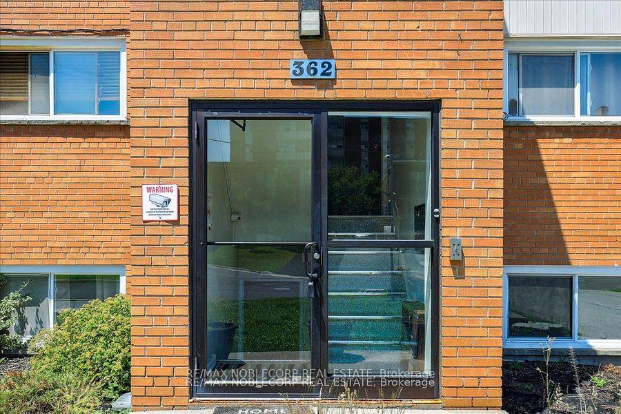 Photo 3 of Unit 2, 362 Elgin Court, Oshawa, McLaughlin — HOMEH