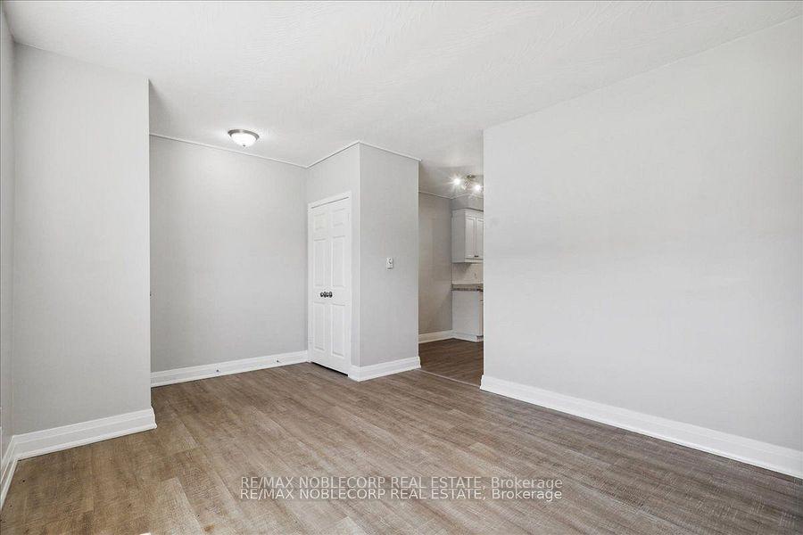 Photo 4 of Unit 2, 362 Elgin Court, Oshawa, McLaughlin — HOMEH