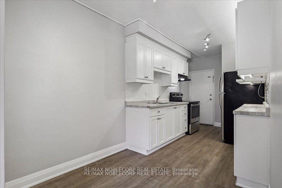 Photo 5 of Unit 2, 362 Elgin Court, Oshawa, McLaughlin — HOMEH