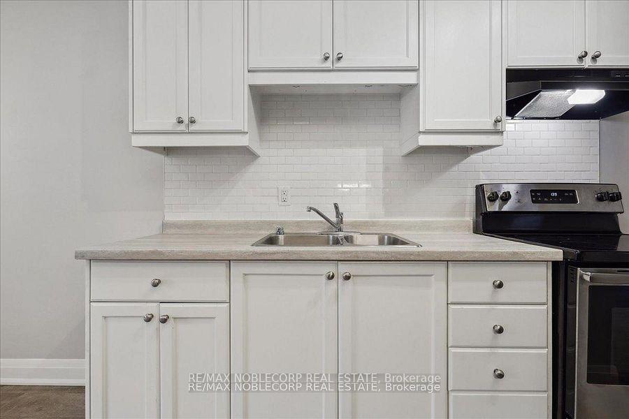 Photo 14 of Unit 2, 362 Elgin Court, Oshawa, McLaughlin — HOMEH