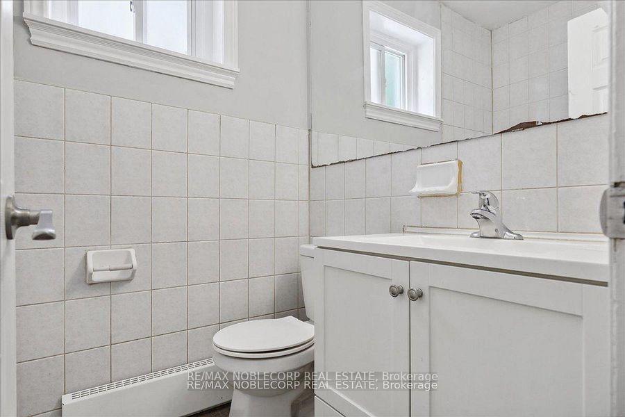 Photo 10 of Unit 2, 362 Elgin Court, Oshawa, McLaughlin — HOMEH
