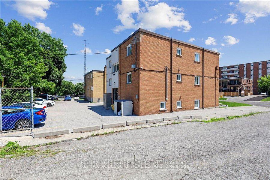 Photo 12 of Unit 2, 362 Elgin Court, Oshawa, McLaughlin — HOMEH