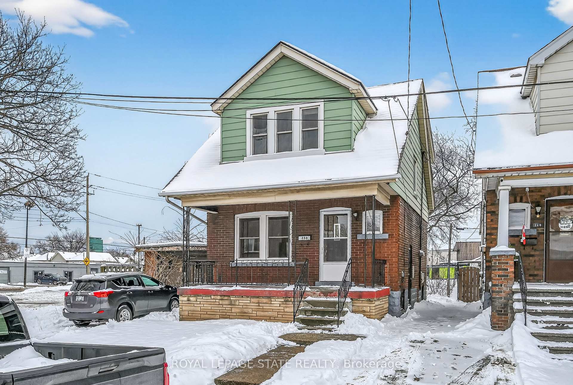 Front of 250 Glendale Avenue N