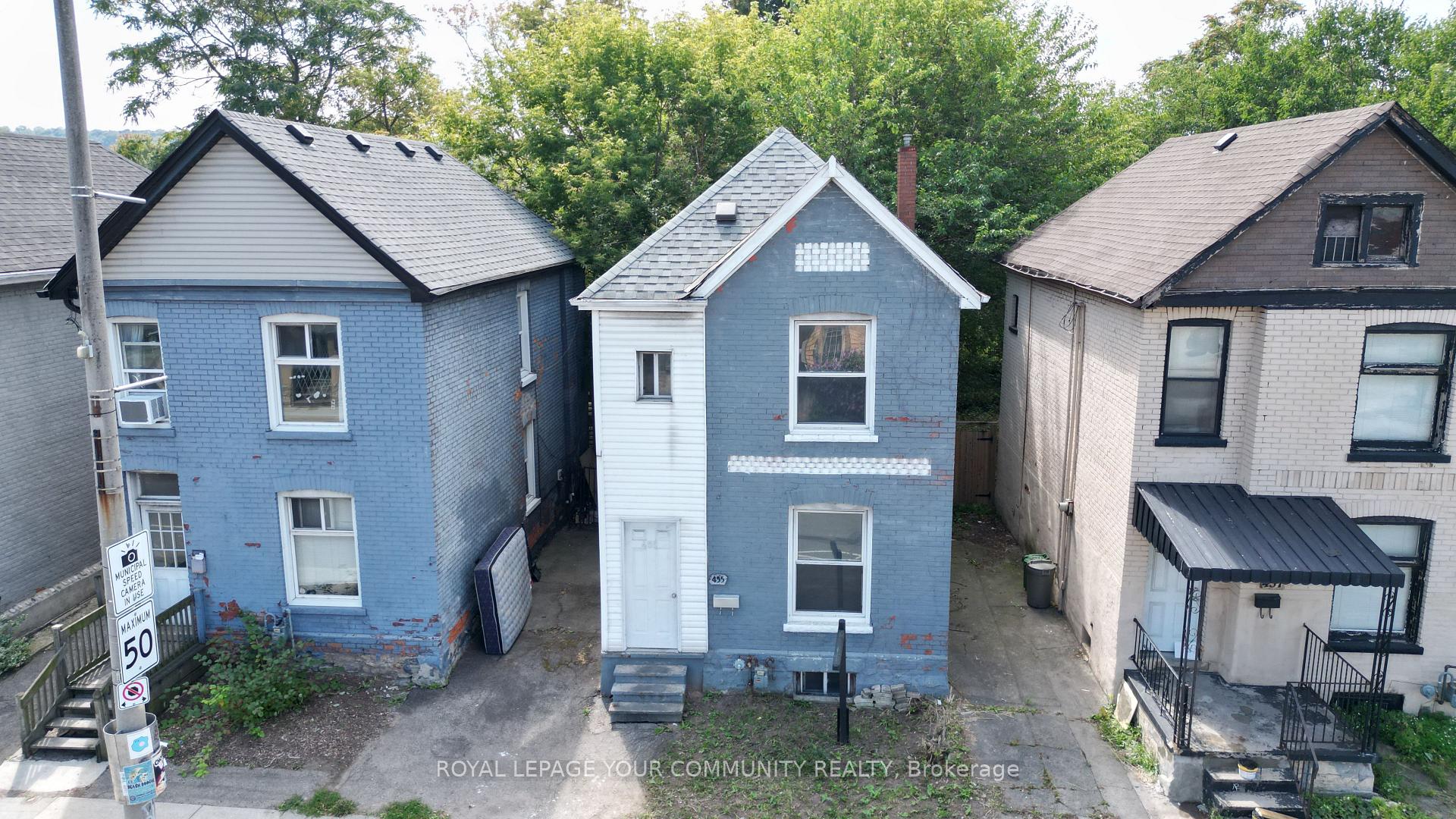 Front of 455 Main Street W