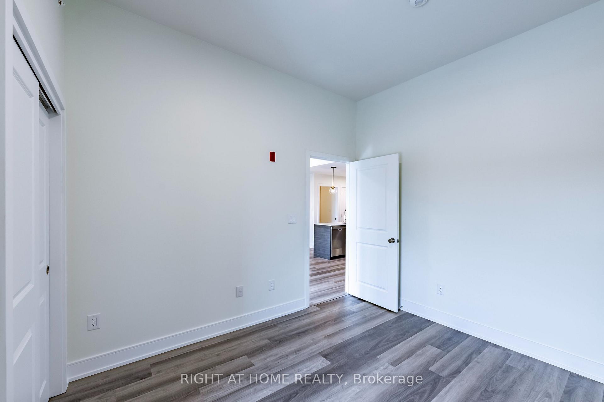 Photo 11 of Unit 321, 121 Mary Street, Clearview, Creemore — HOMEH