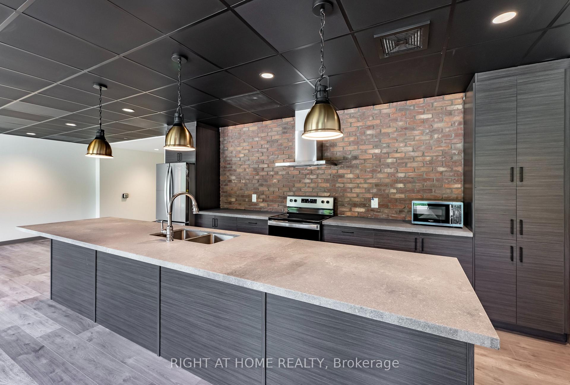 Photo 31 of Unit 321, 121 Mary Street, Clearview, Creemore — HOMEH