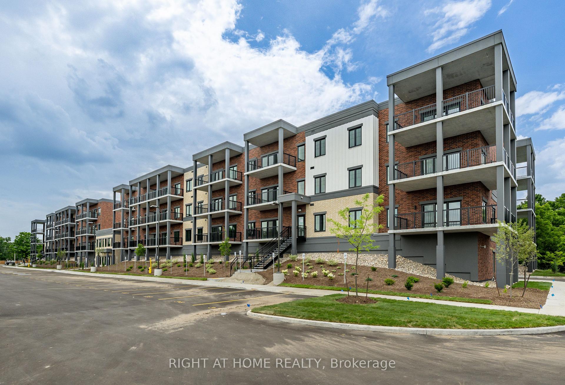 Photo 36 of Unit 321, 121 Mary Street, Clearview, Creemore — HOMEH