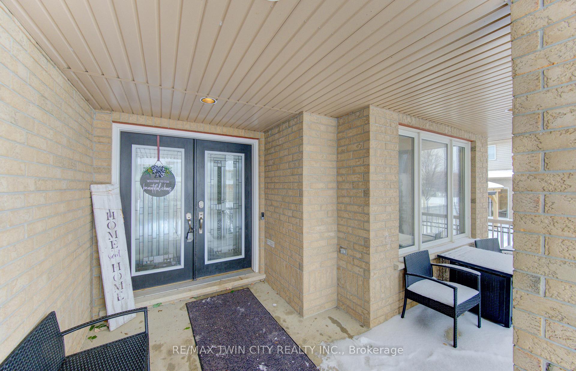 Photo 2 of 21 West Tree Drive, Waterloo, Breslau — HOMEH