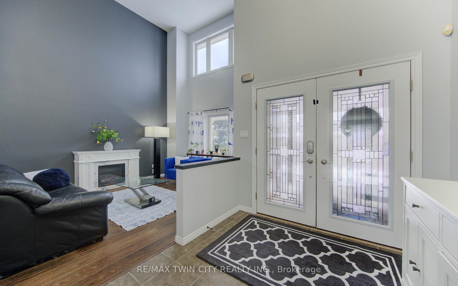 Photo 10 of 21 West Tree Drive, Waterloo, Breslau — HOMEH