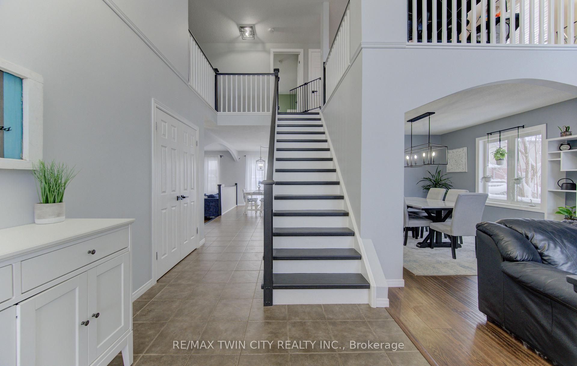 Photo 22 of 21 West Tree Drive, Waterloo, Breslau — HOMEH