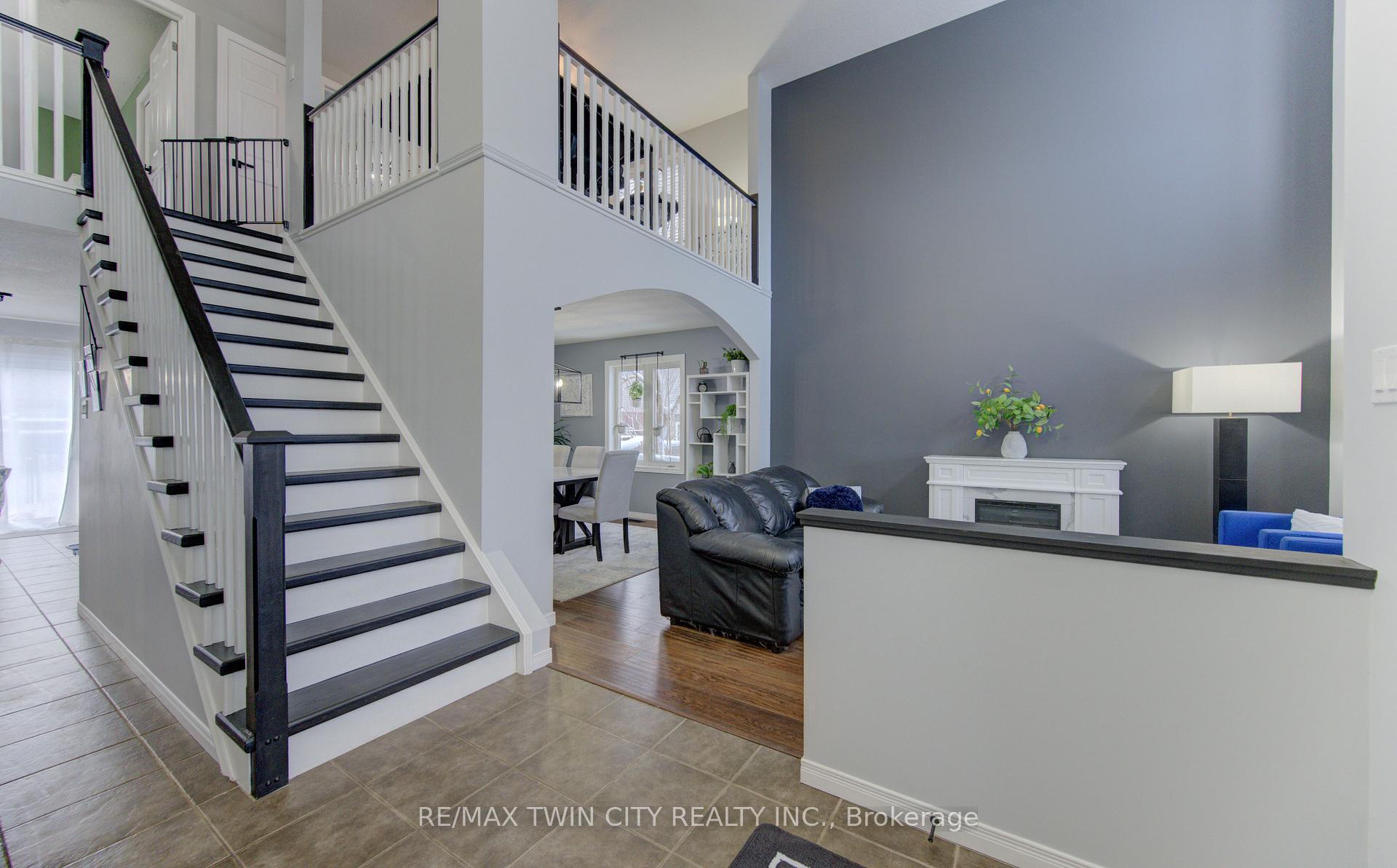 Photo 3 of 21 West Tree Drive, Waterloo, Breslau — HOMEH