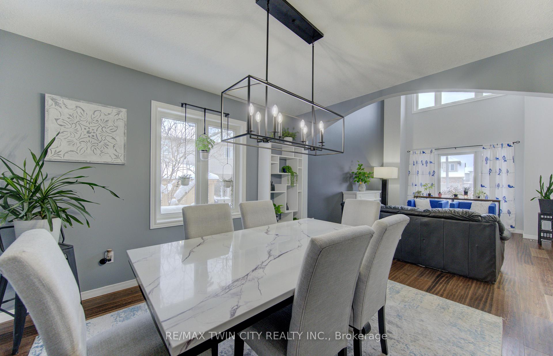 Photo 12 of 21 West Tree Drive, Waterloo, Breslau — HOMEH
