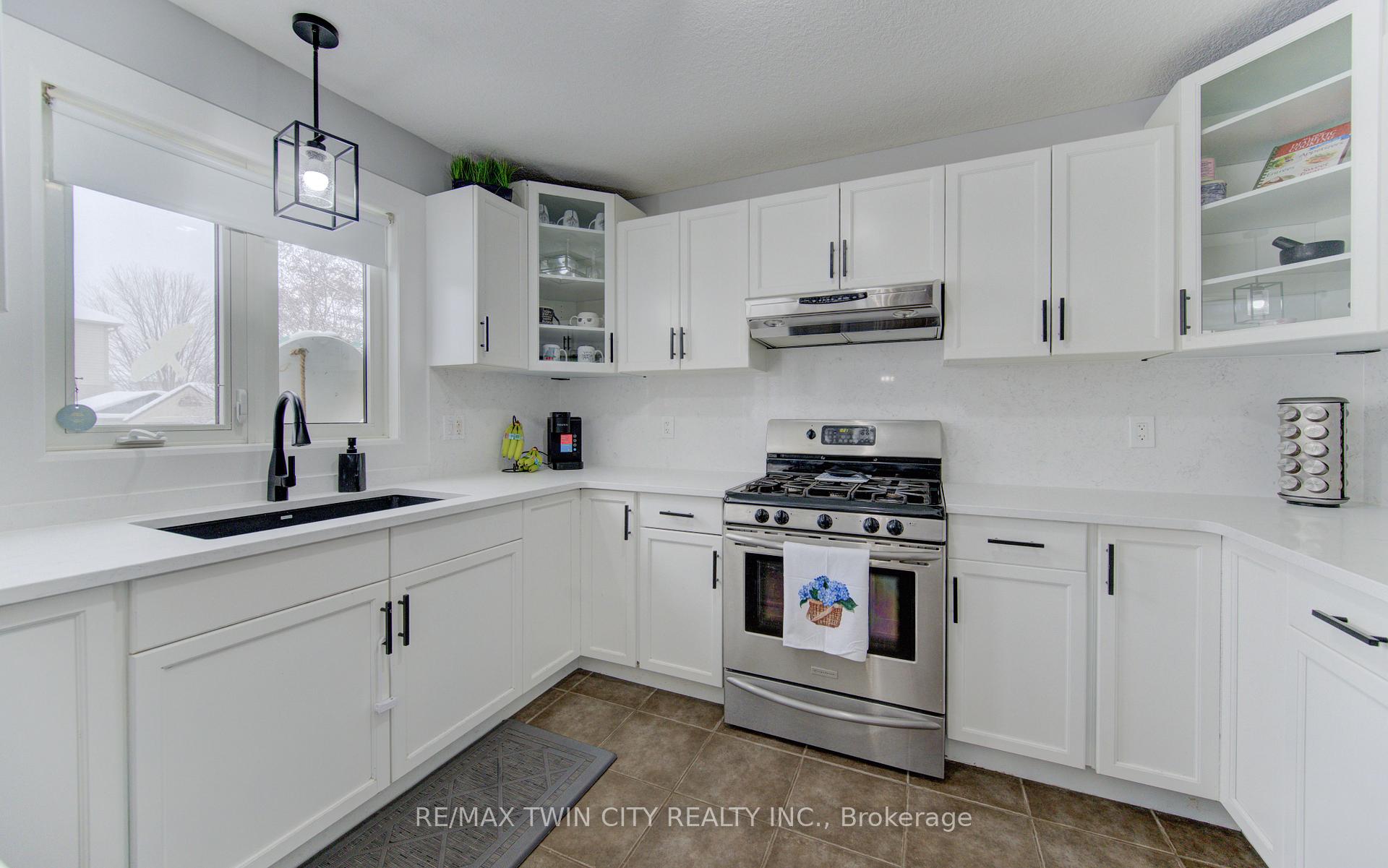 Photo 24 of 21 West Tree Drive, Waterloo, Breslau — HOMEH