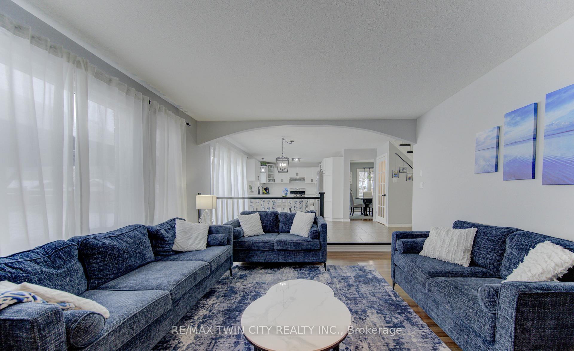 Photo 19 of 21 West Tree Drive, Waterloo, Breslau — HOMEH