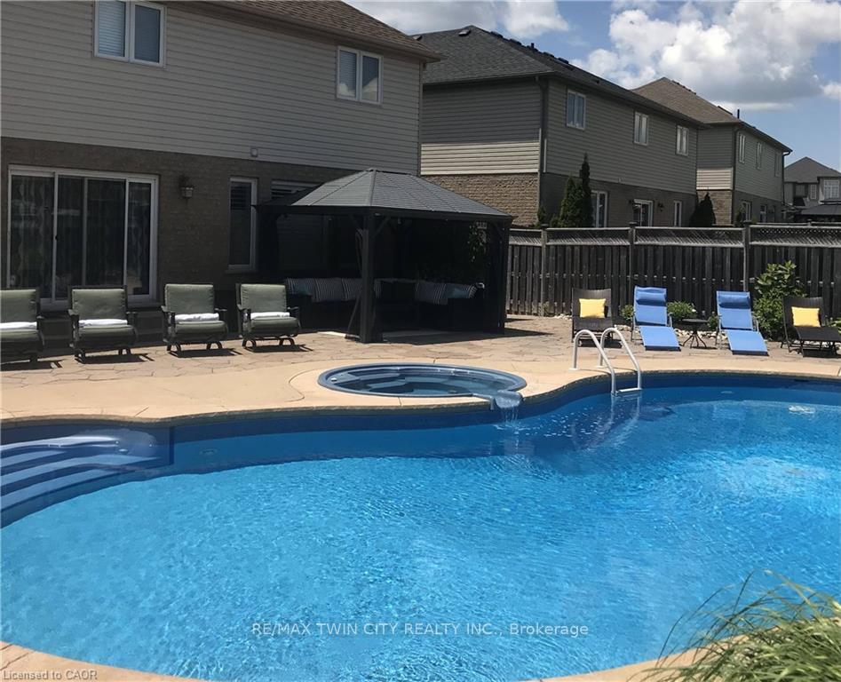 Photo 39 of 21 West Tree Drive, Waterloo, Breslau — HOMEH