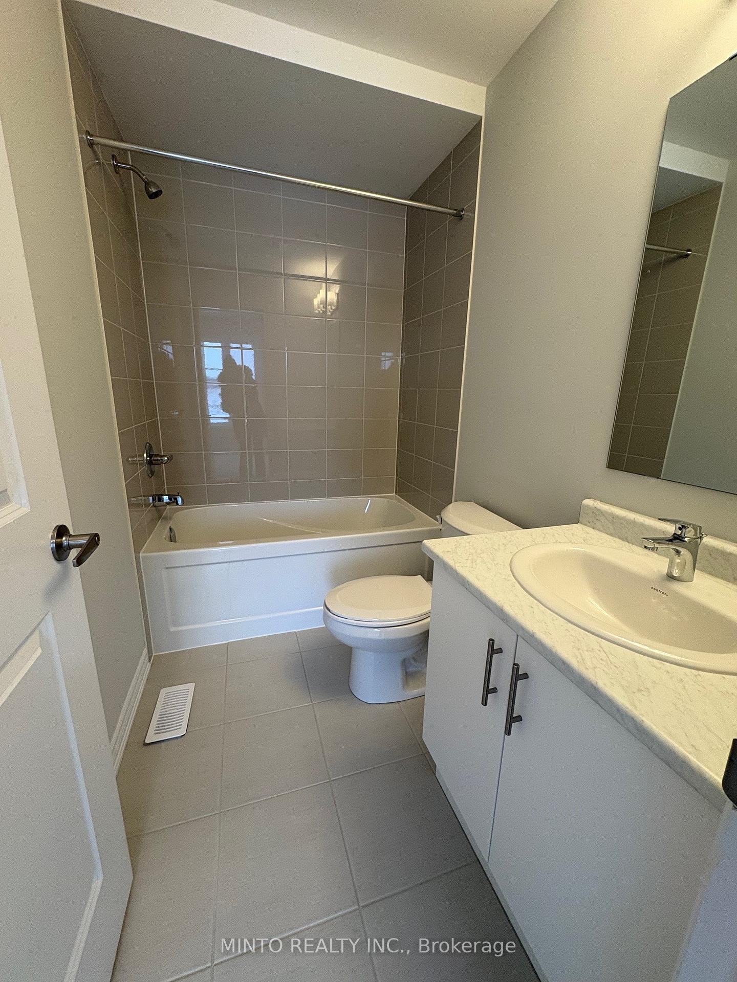 Photo 3 of 1196 Greentree Path, Oshawa, Kedron — HOMEH