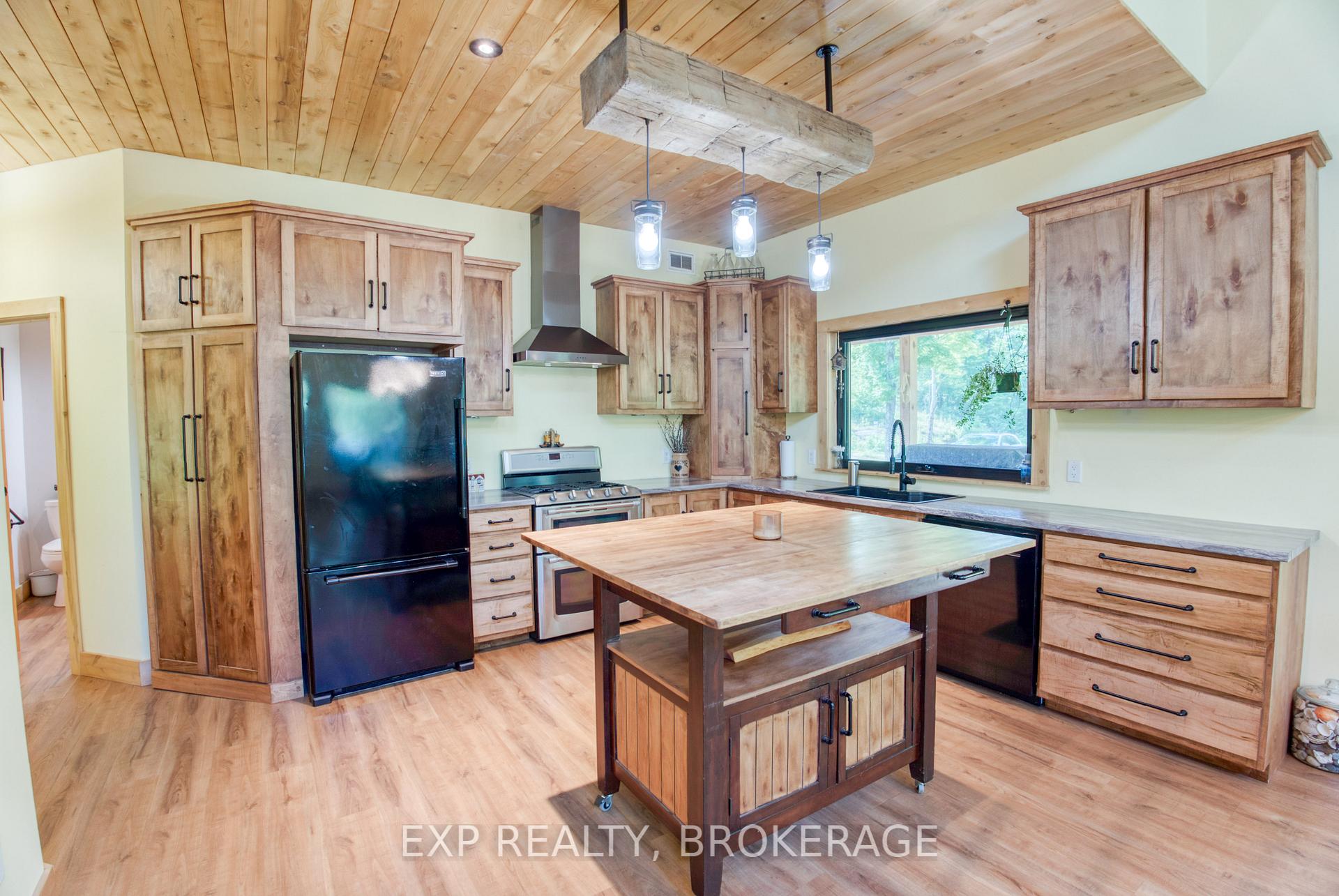 Photo 3 of 1249 Waters Edge Lane, Frontenac, Frontenac Centre — HOMEH