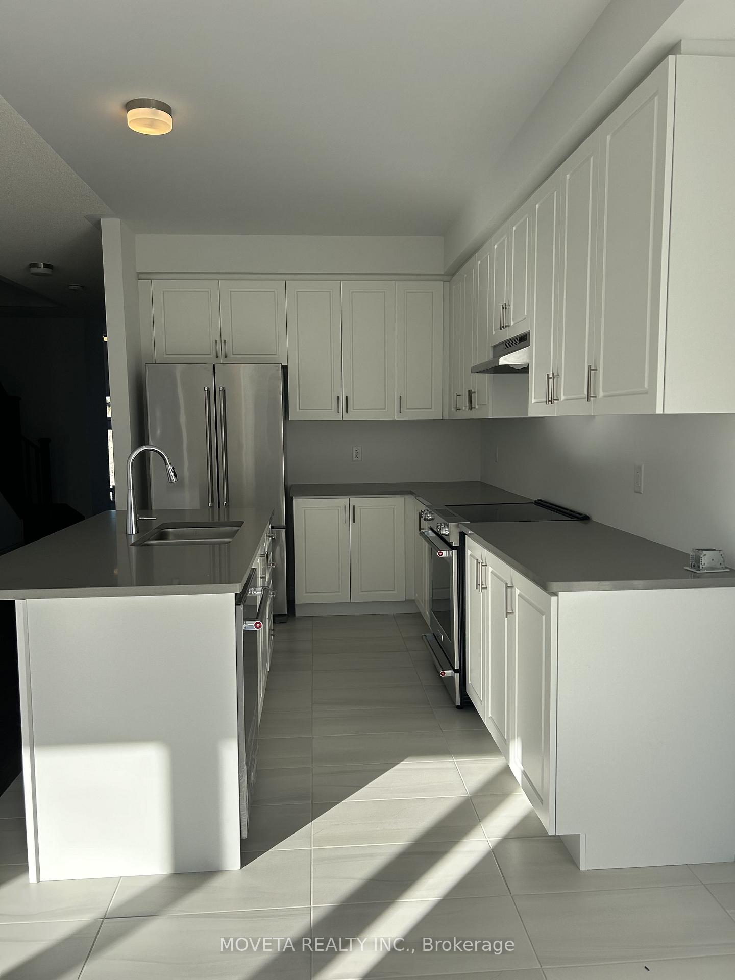 Photo 3 of 19 Milady Crescent, Barrie, Rural Barrie Southeast — HOMEH