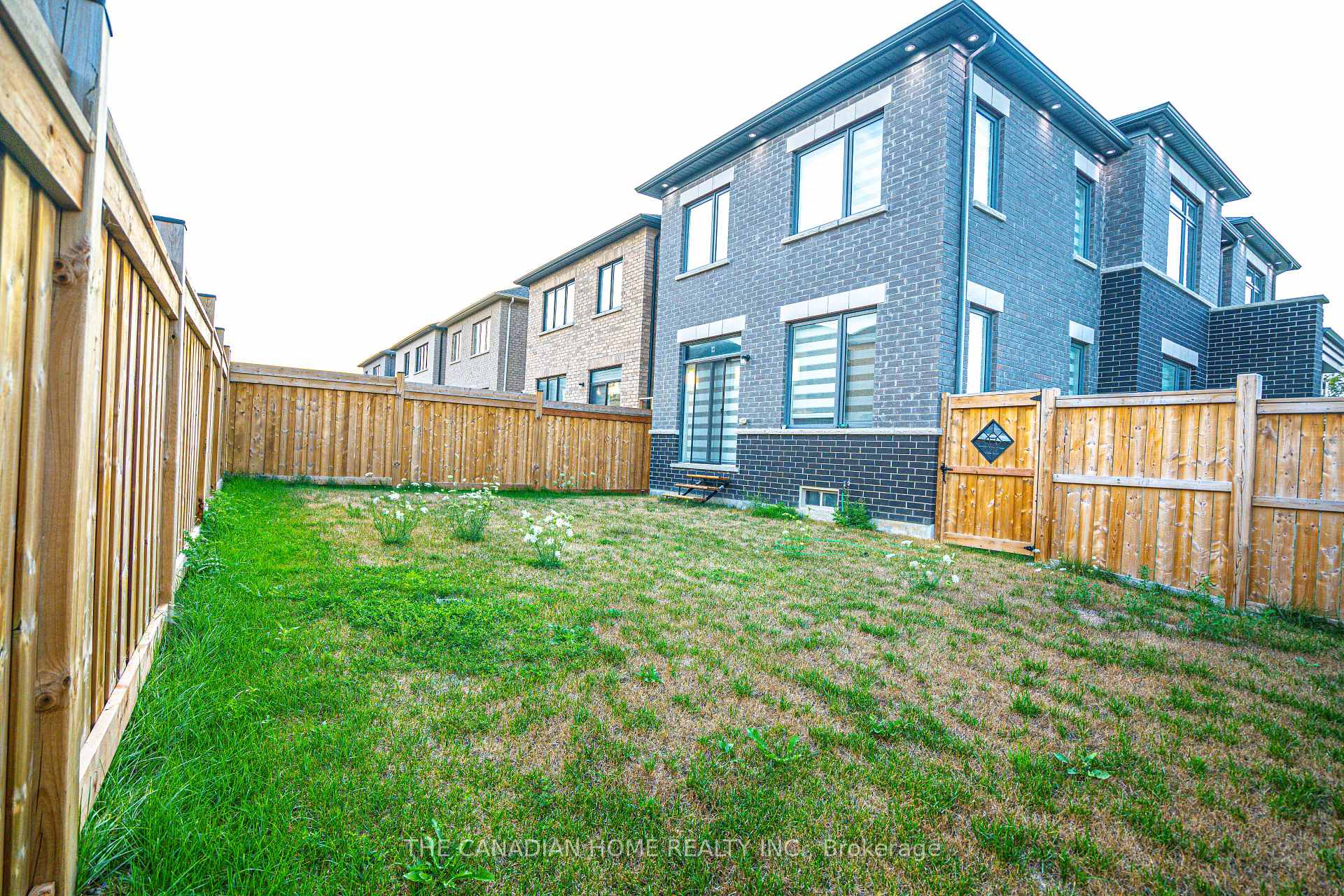 Photo 25 of 135 Micklefield Avenue, Whitby, Rural Whitby — HOMEH