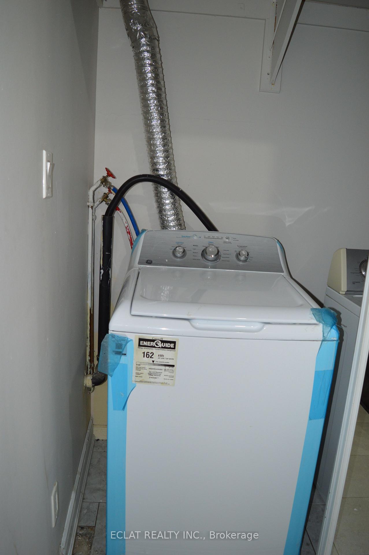 Photo 4 of 6 Dutch Crescent, Brampton, Fletcher's Creek South — HOMEH