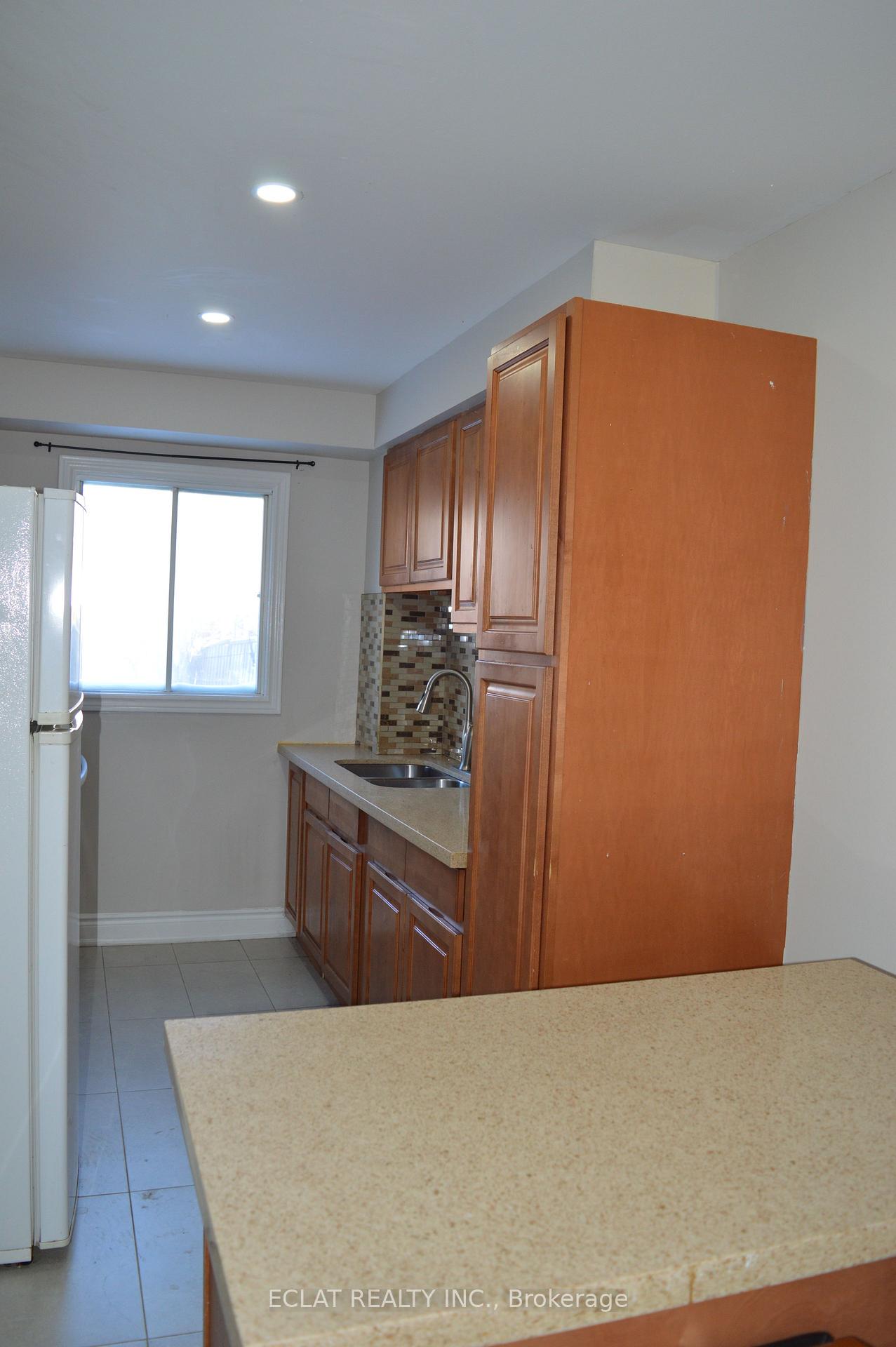 Photo 12 of 6 Dutch Crescent, Brampton, Fletcher's Creek South — HOMEH