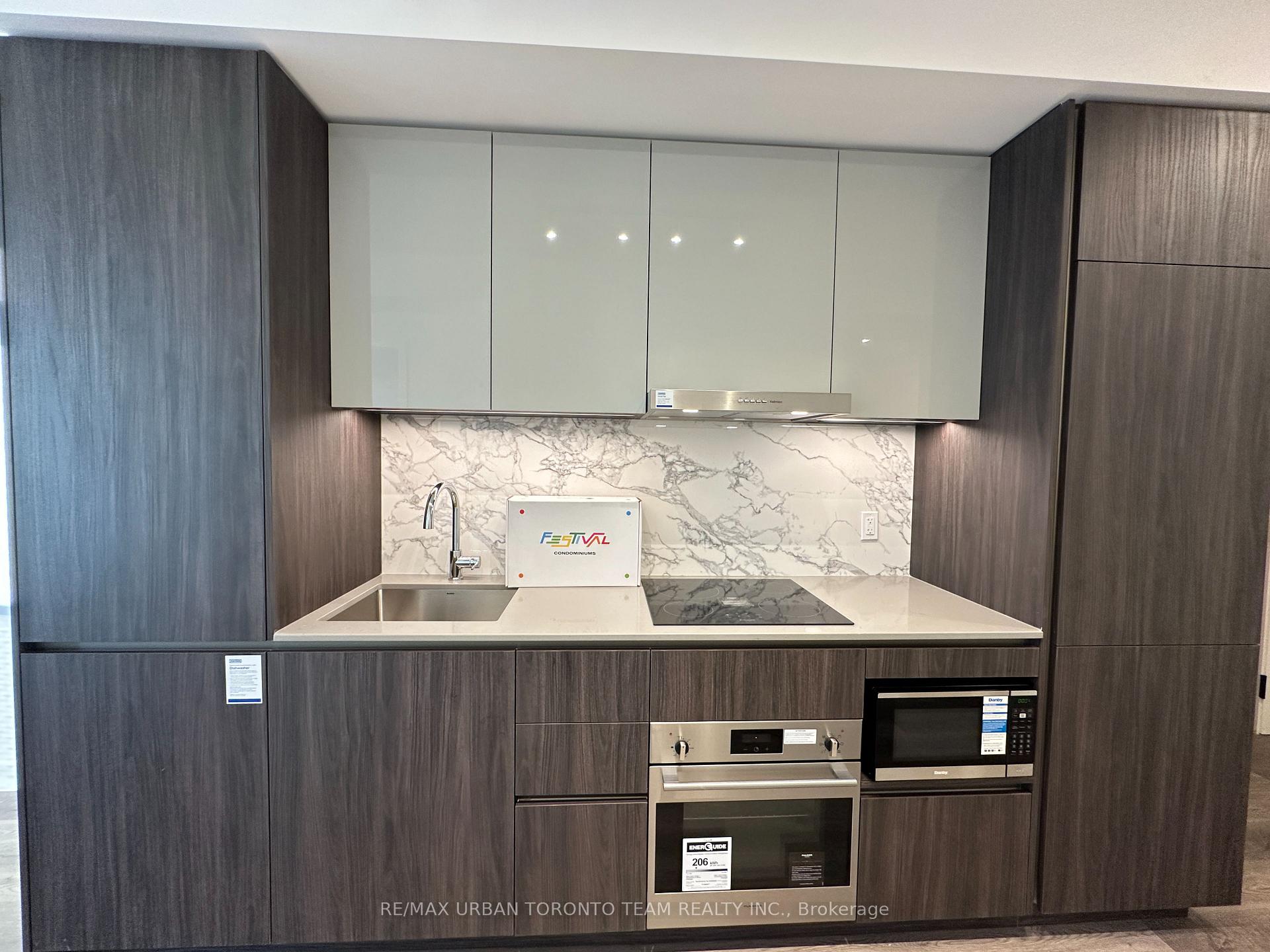 Photo 4 of Unit 1701, 8 Interchange Way, Vaughan, Vaughan Corporate Centre — HOMEH