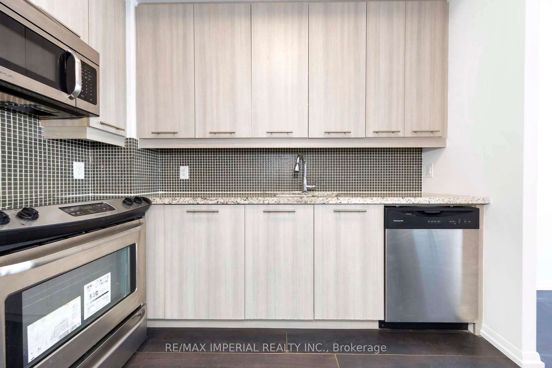 Photo 4 of Unit 530, 540 Bur Oak Avenue, Markham, Berczy — HOMEH