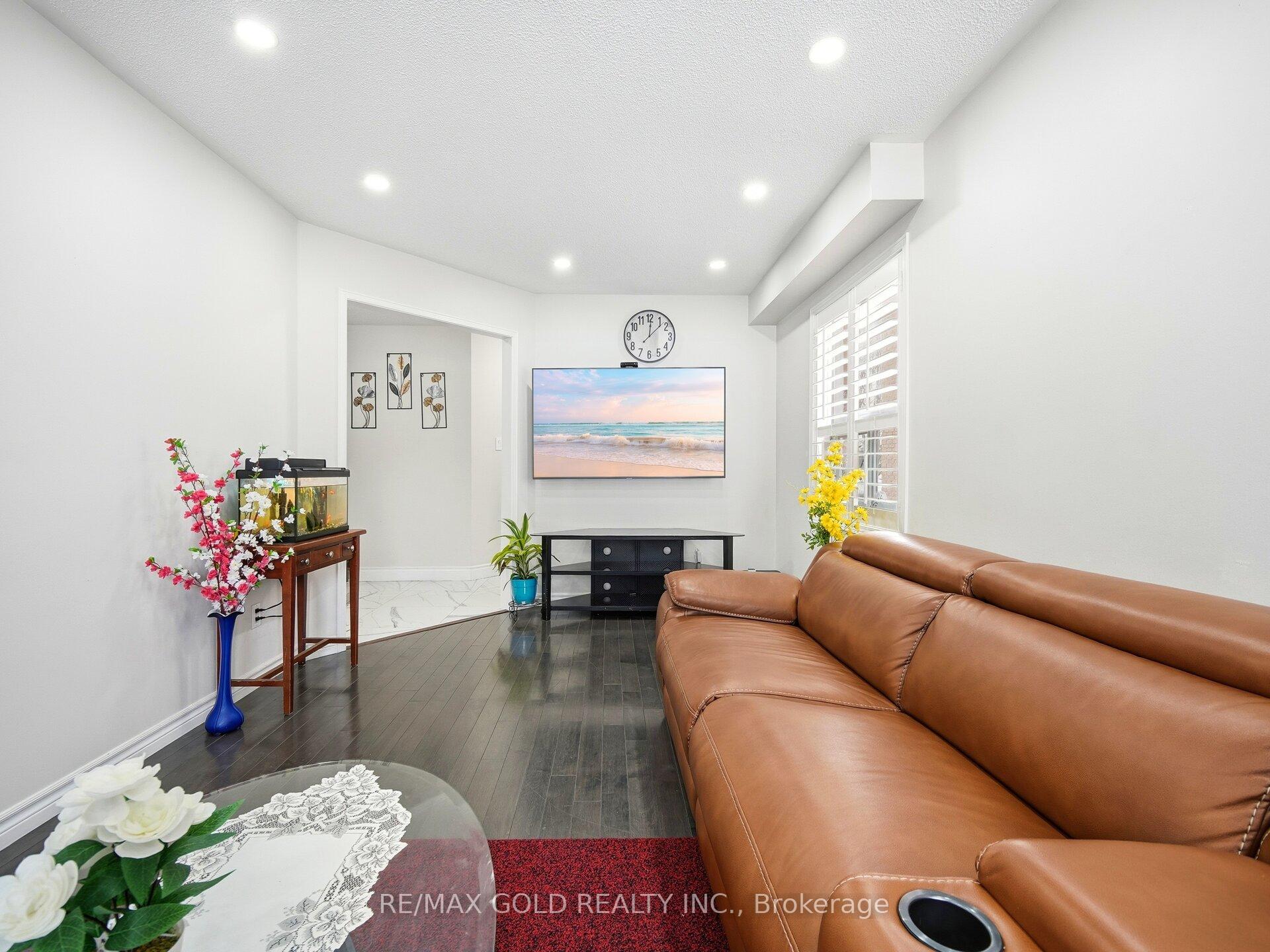 Photo 3 of 151 Clover Bloom Road, Brampton, Sandringham-Wellington — HOMEH