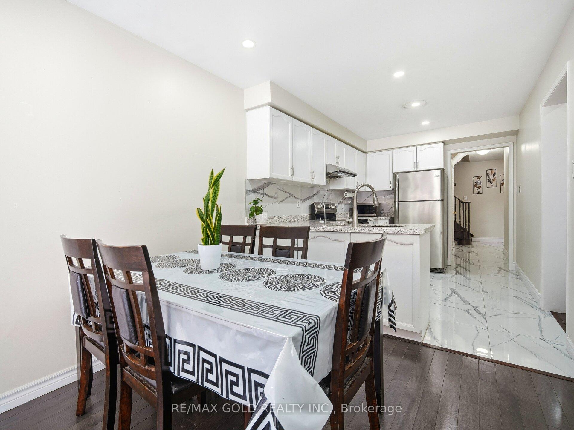 Photo 4 of 151 Clover Bloom Road, Brampton, Sandringham-Wellington — HOMEH
