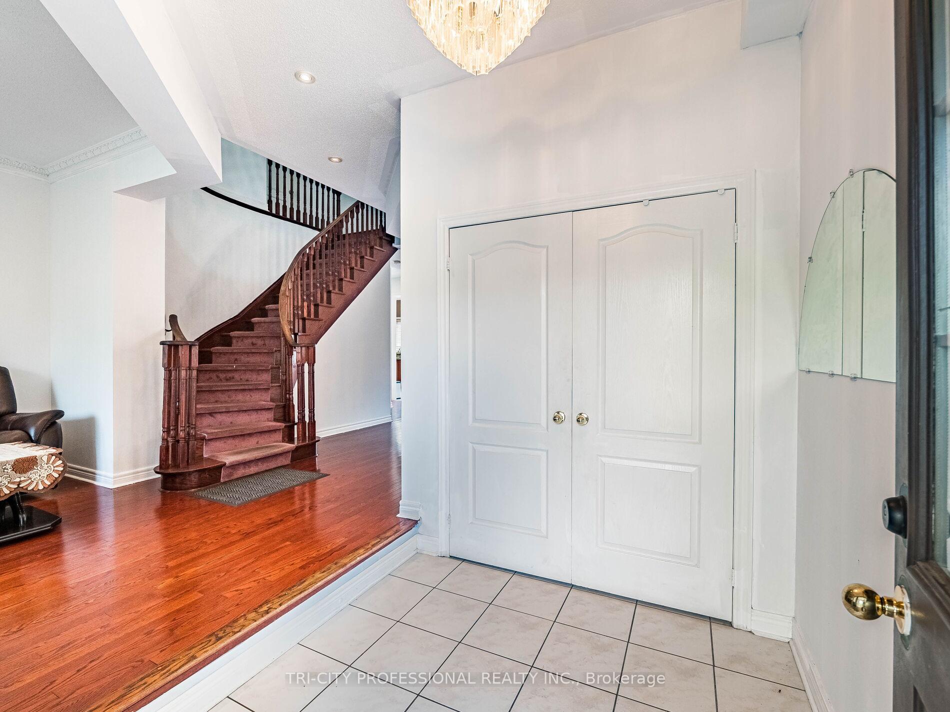 Photo 2 of 26 Tangleridge Boulevard, Brampton, Sandringham-Wellington — HOMEH