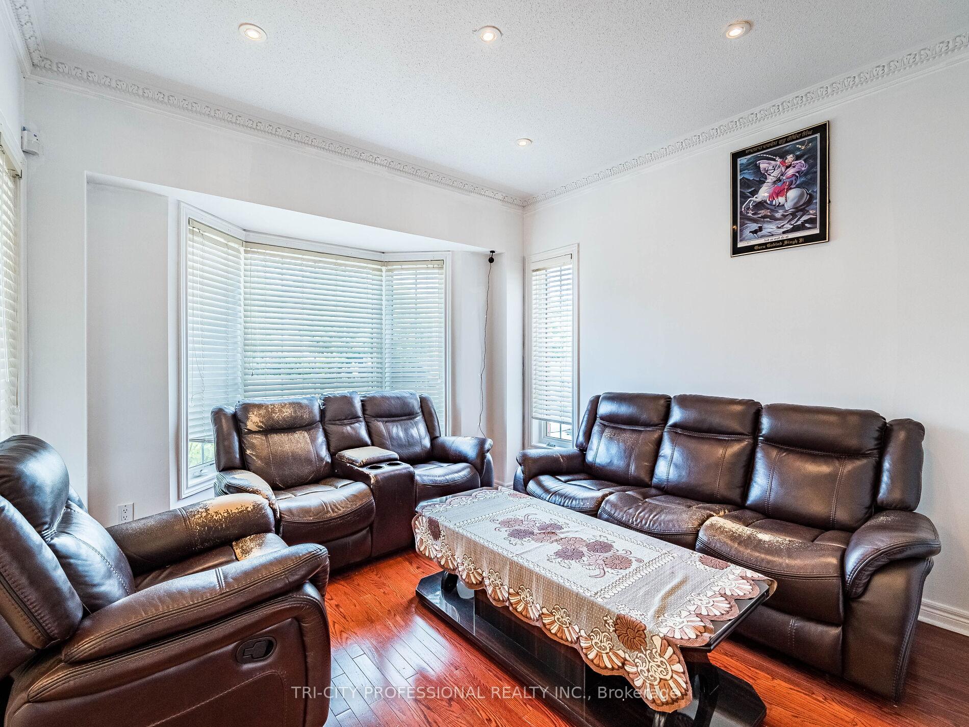 Photo 28 of 26 Tangleridge Boulevard, Brampton, Sandringham-Wellington — HOMEH