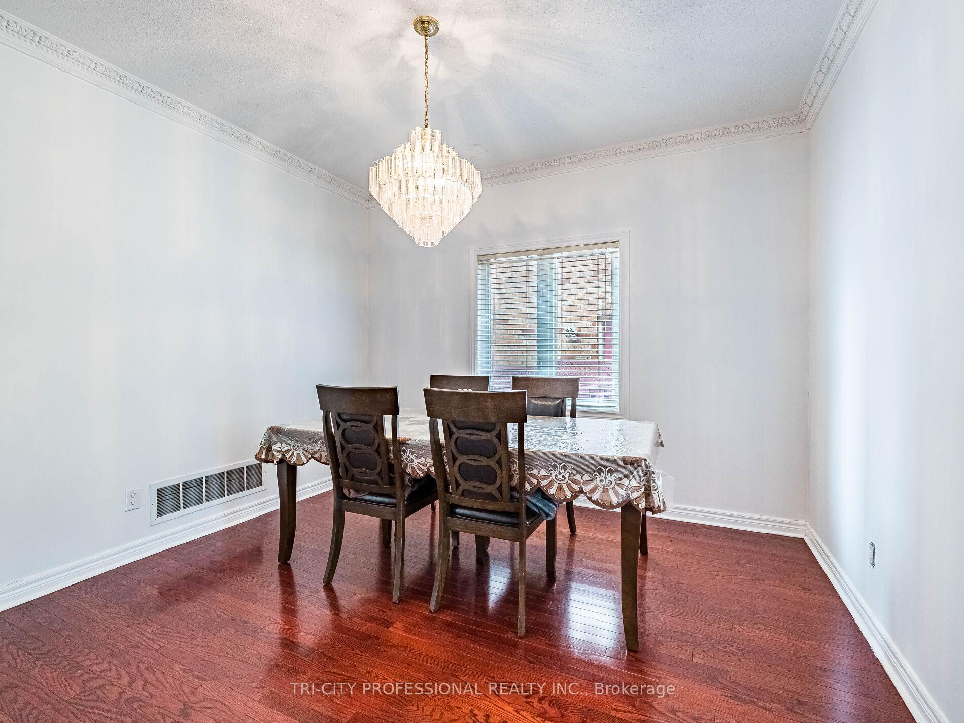 Photo 3 of 26 Tangleridge Boulevard, Brampton, Sandringham-Wellington — HOMEH