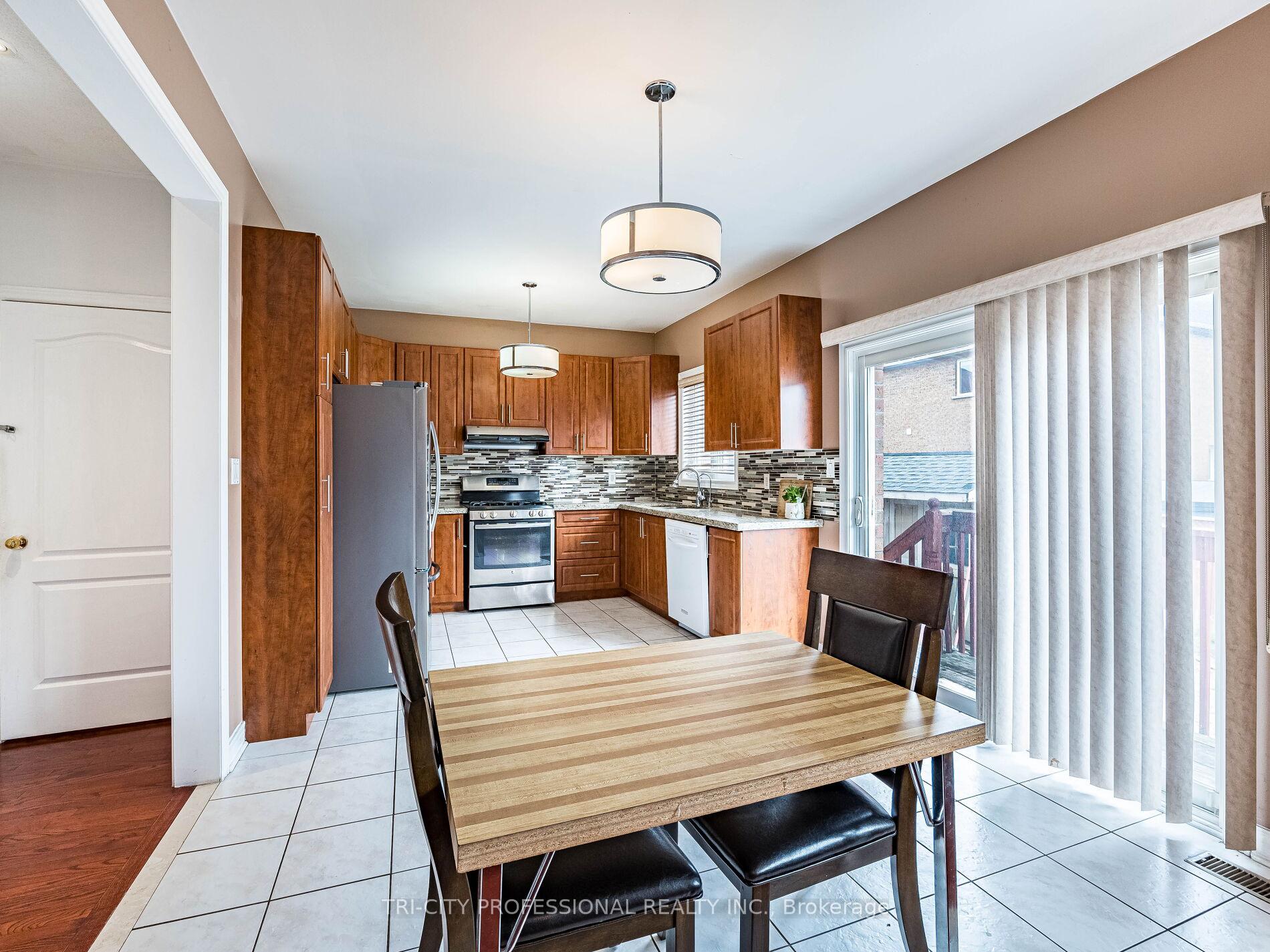 Photo 6 of 26 Tangleridge Boulevard, Brampton, Sandringham-Wellington — HOMEH
