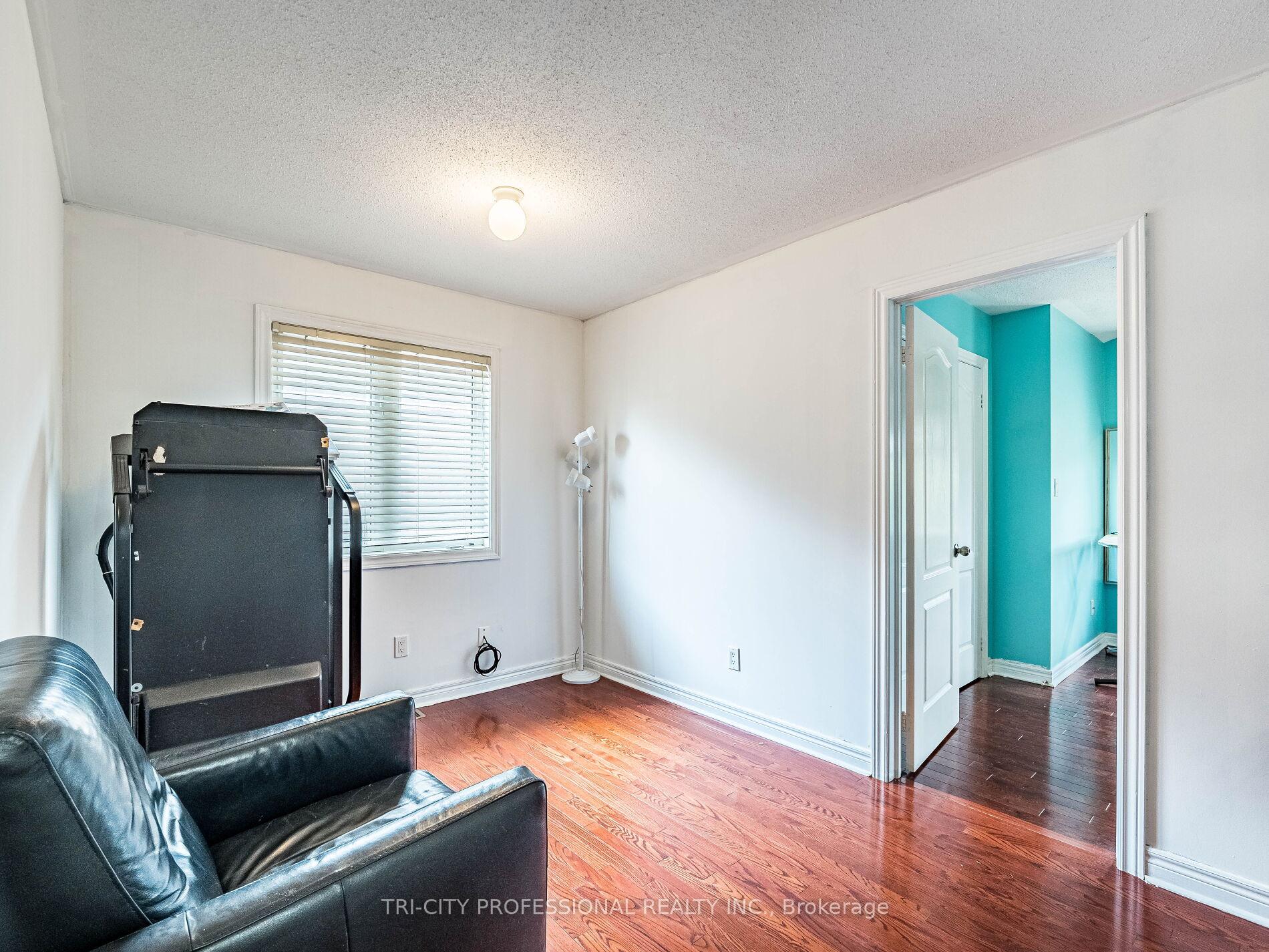Photo 13 of 26 Tangleridge Boulevard, Brampton, Sandringham-Wellington — HOMEH
