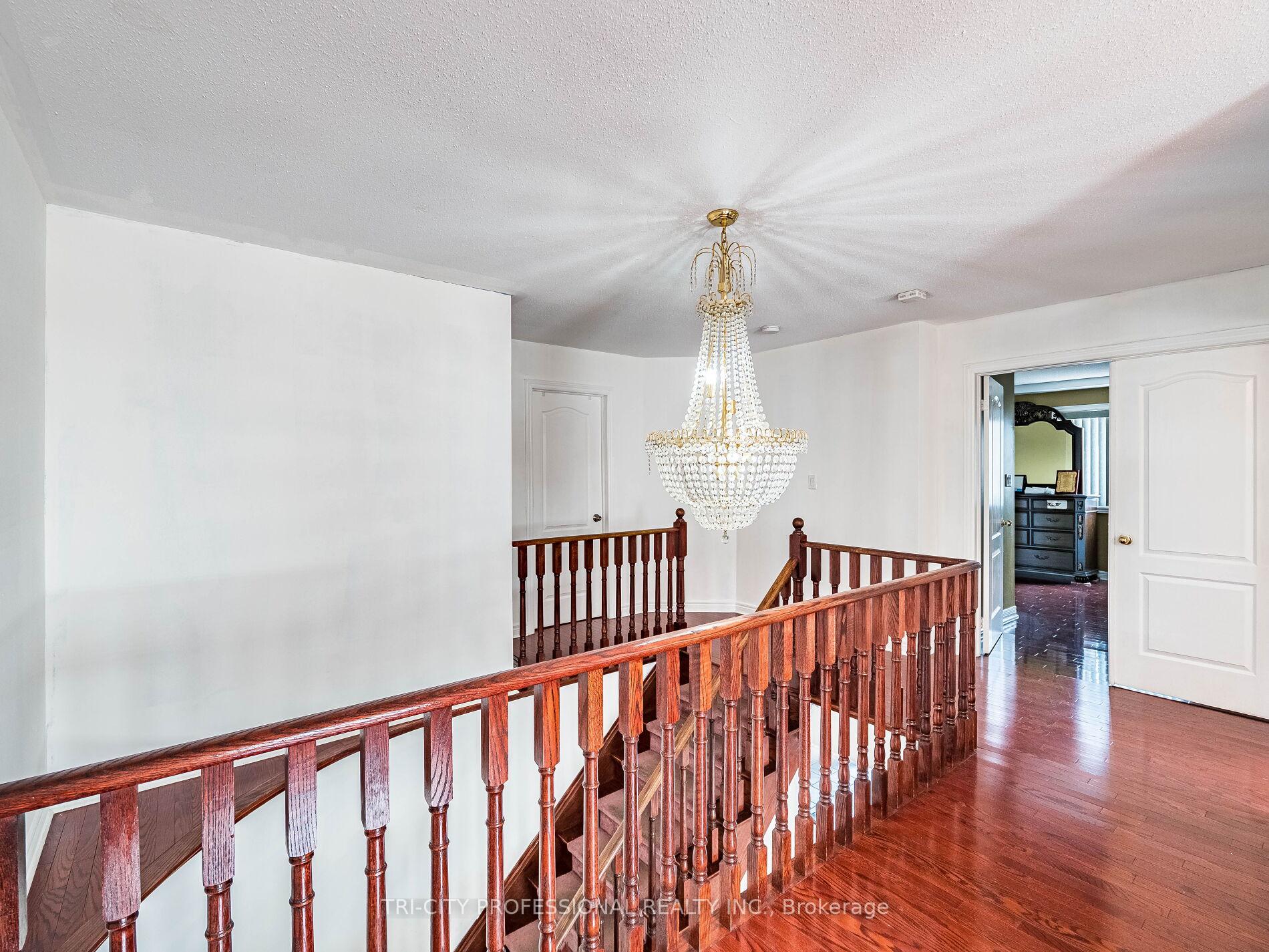 Photo 12 of 26 Tangleridge Boulevard, Brampton, Sandringham-Wellington — HOMEH