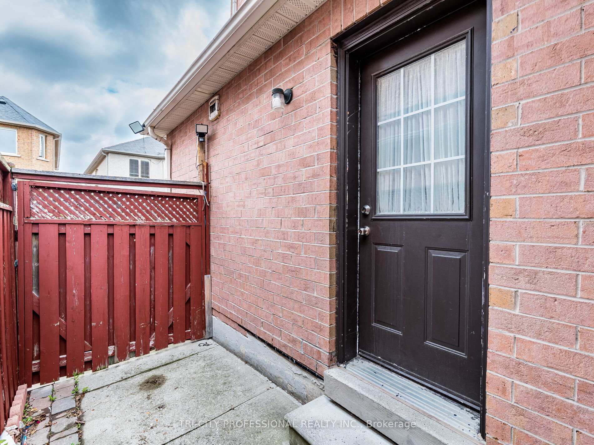 Photo 10 of 26 Tangleridge Boulevard, Brampton, Sandringham-Wellington — HOMEH