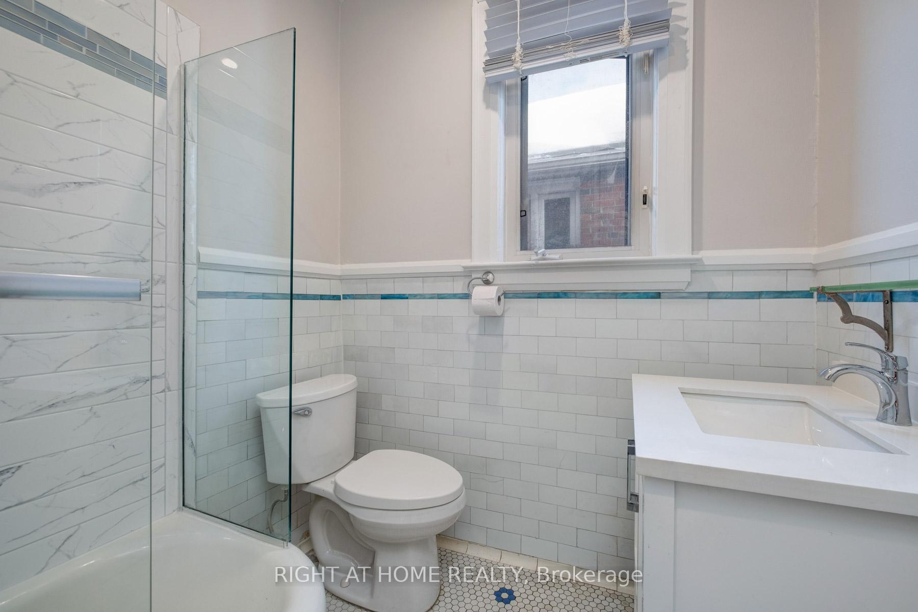 Photo 4 of Unit Upper, 756 Coxwell Avenue, Toronto, Danforth — HOMEH
