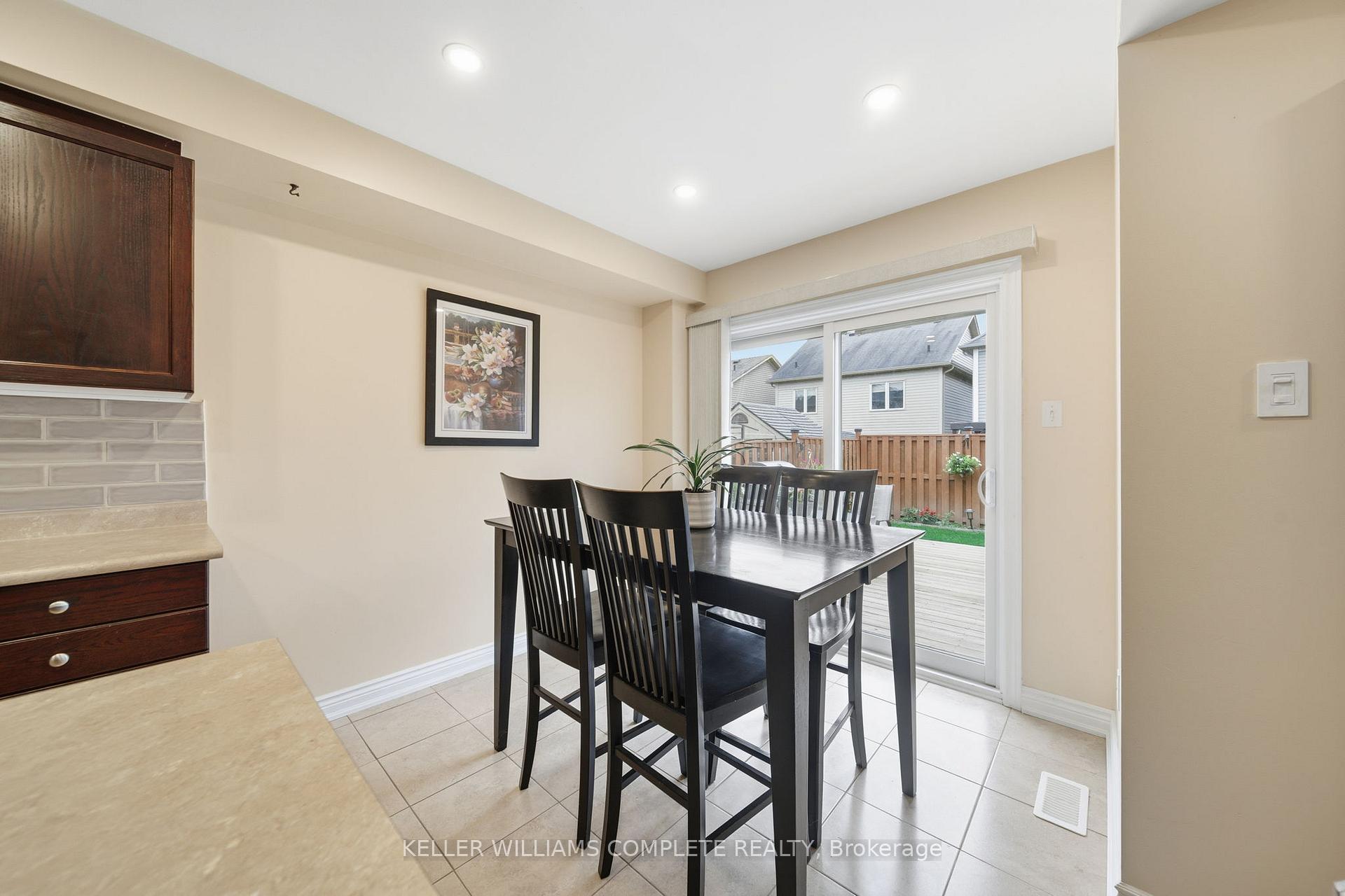Photo 11 of 31 Gowland Drive, Hamilton, Binbrook — HOMEH