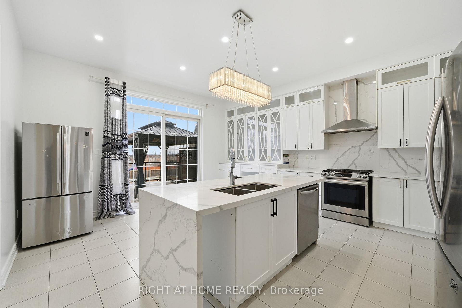 Photo 18 of Unit Main & Second Floor, 265 South Ocean Drive, Oshawa, Windfields — HOMEH