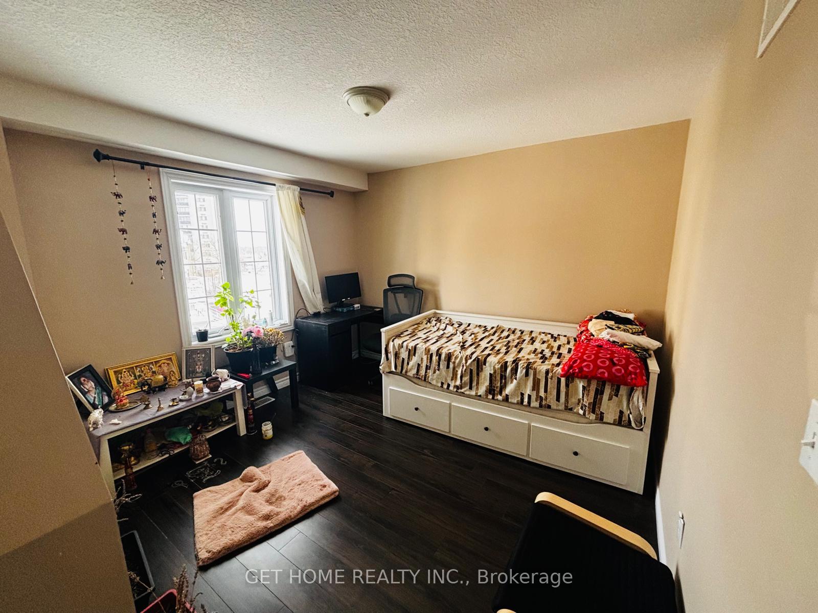 Photo 7 of Unit 20, 55 Mooregate Crescent, Kitchener — HOMEH