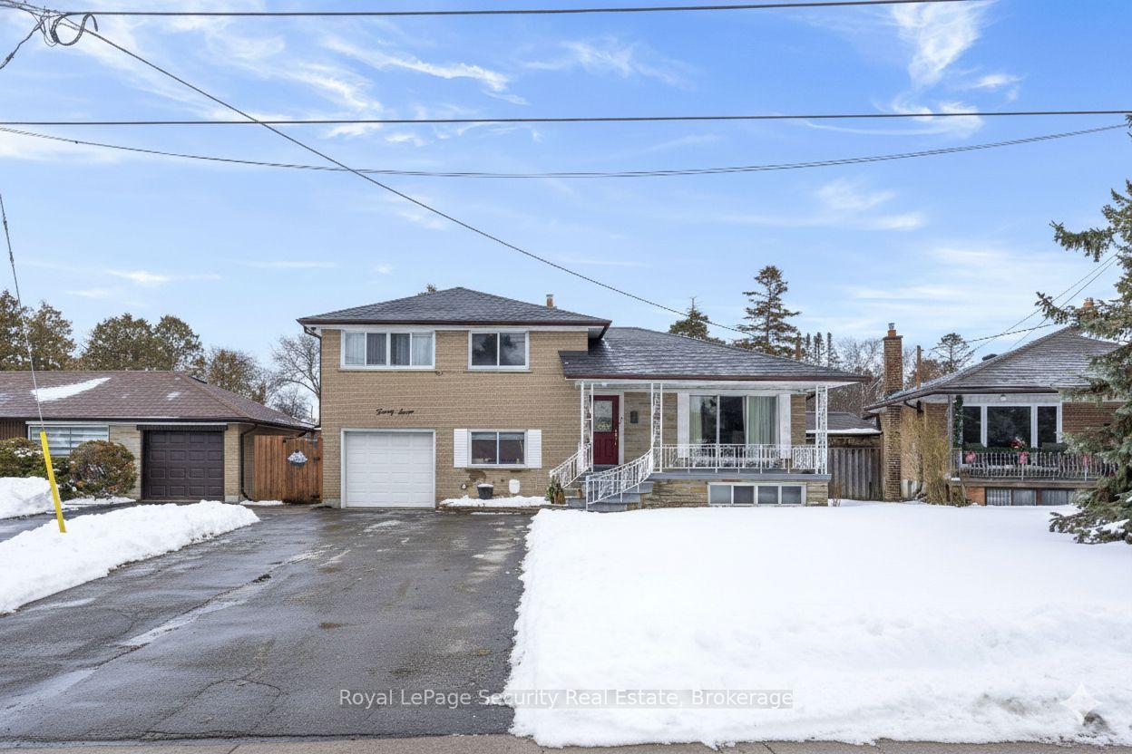 Front of 27 Belleglade Court
