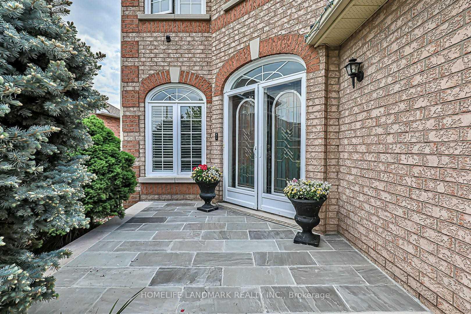 Photo 5 of 72 Avro Road, Vaughan, Maple — HOMEH