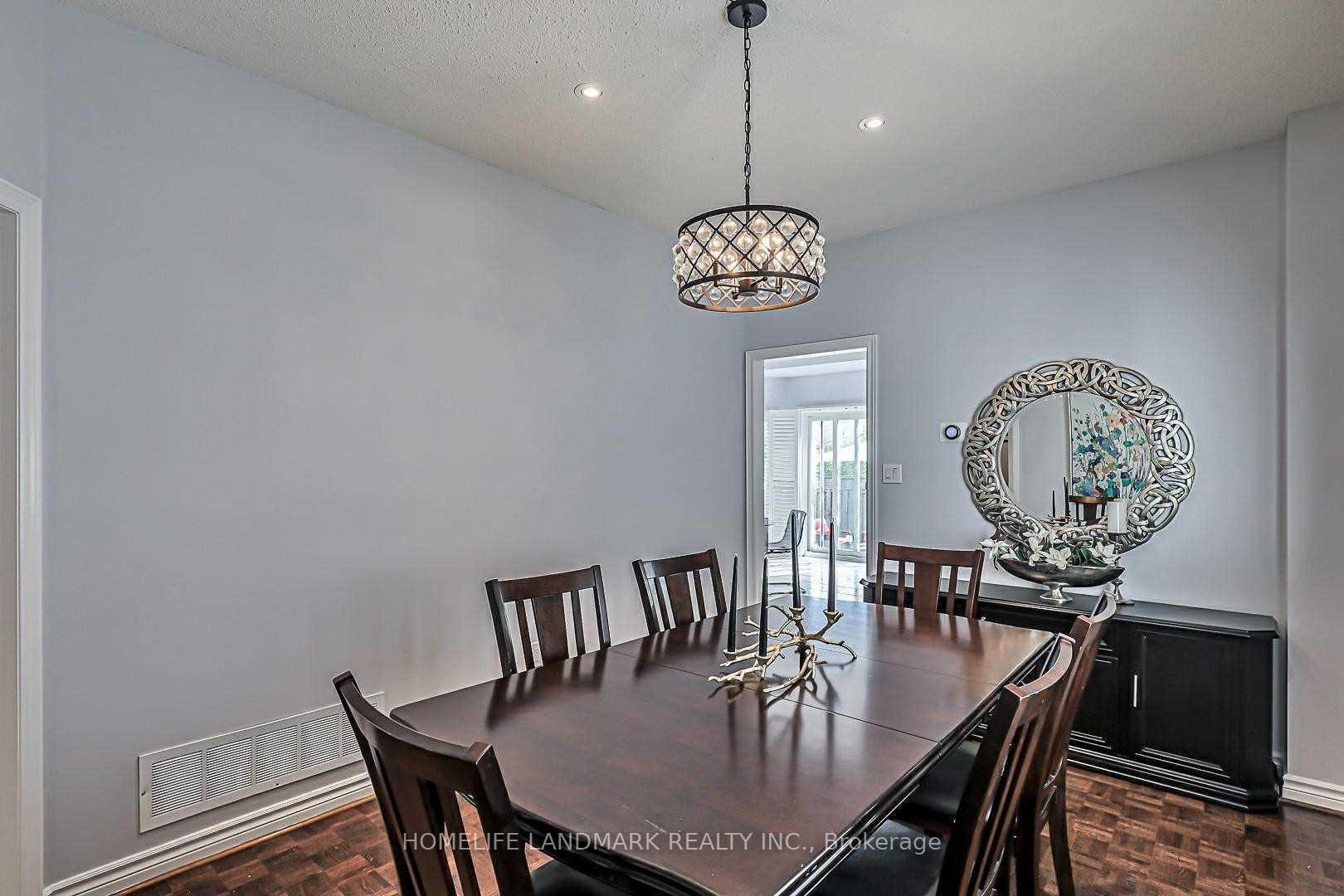 Photo 4 of 72 Avro Road, Vaughan, Maple — HOMEH