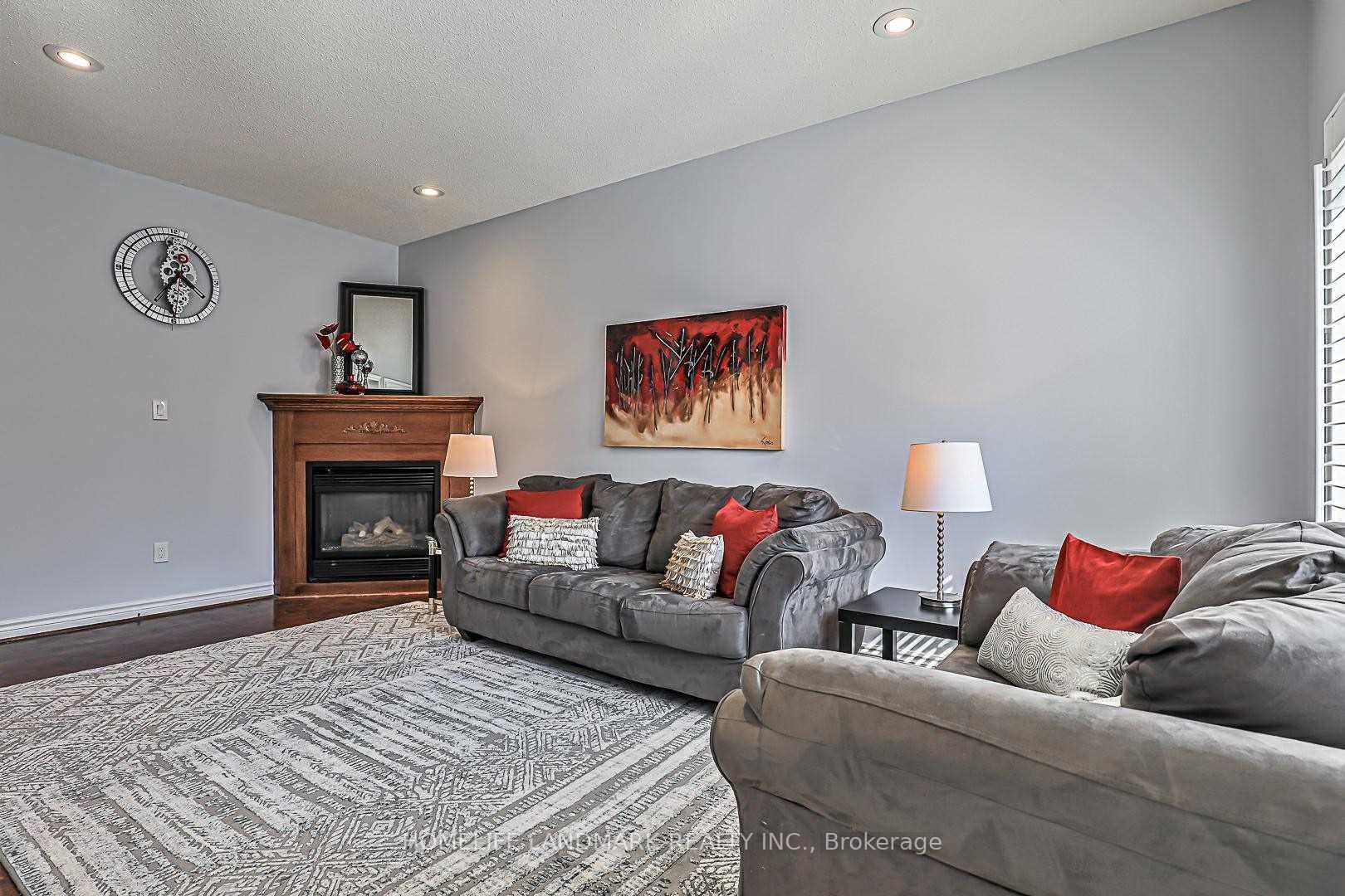 Photo 9 of 72 Avro Road, Vaughan, Maple — HOMEH