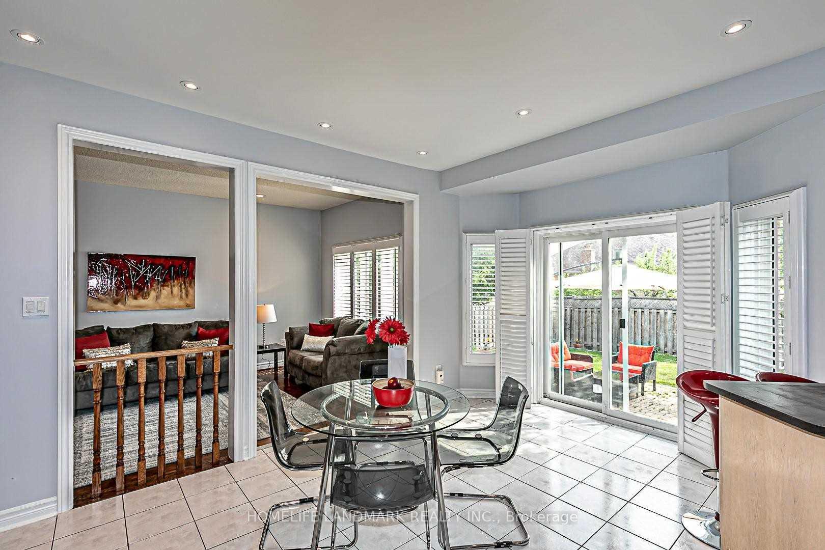 Photo 6 of 72 Avro Road, Vaughan, Maple — HOMEH