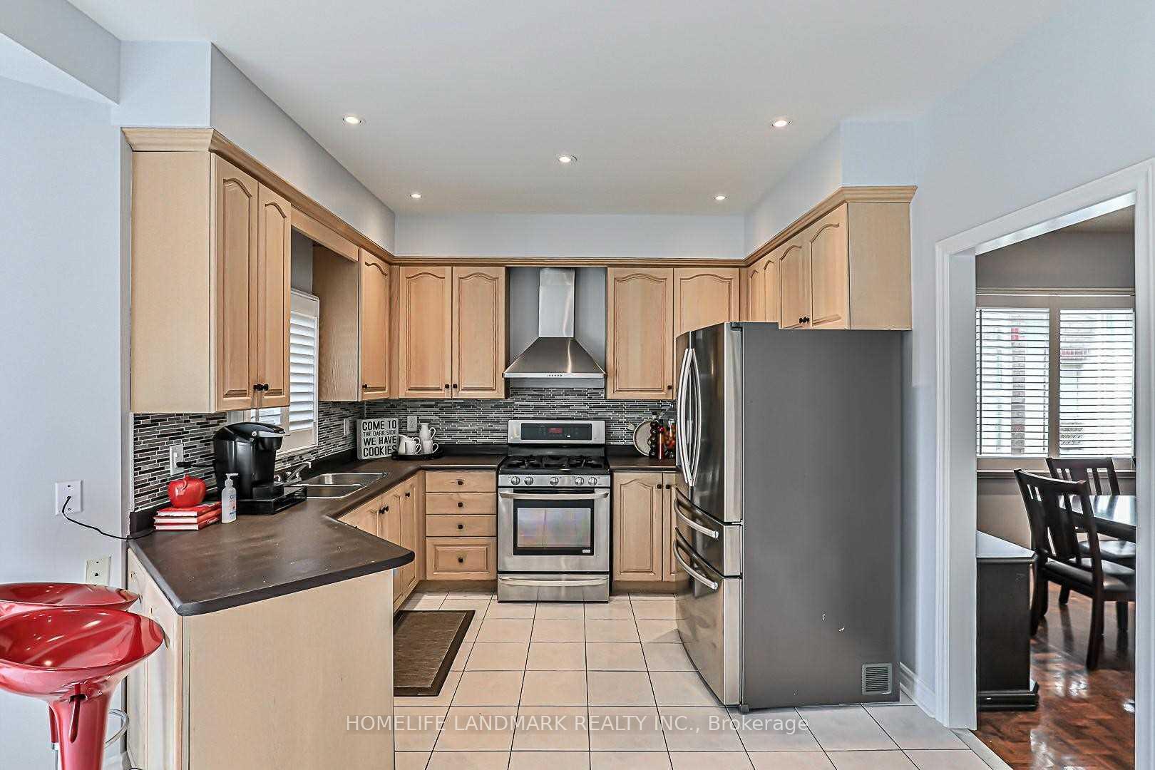 Photo 10 of 72 Avro Road, Vaughan, Maple — HOMEH