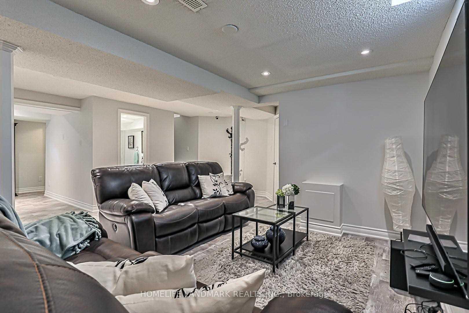 Photo 18 of 72 Avro Road, Vaughan, Maple — HOMEH
