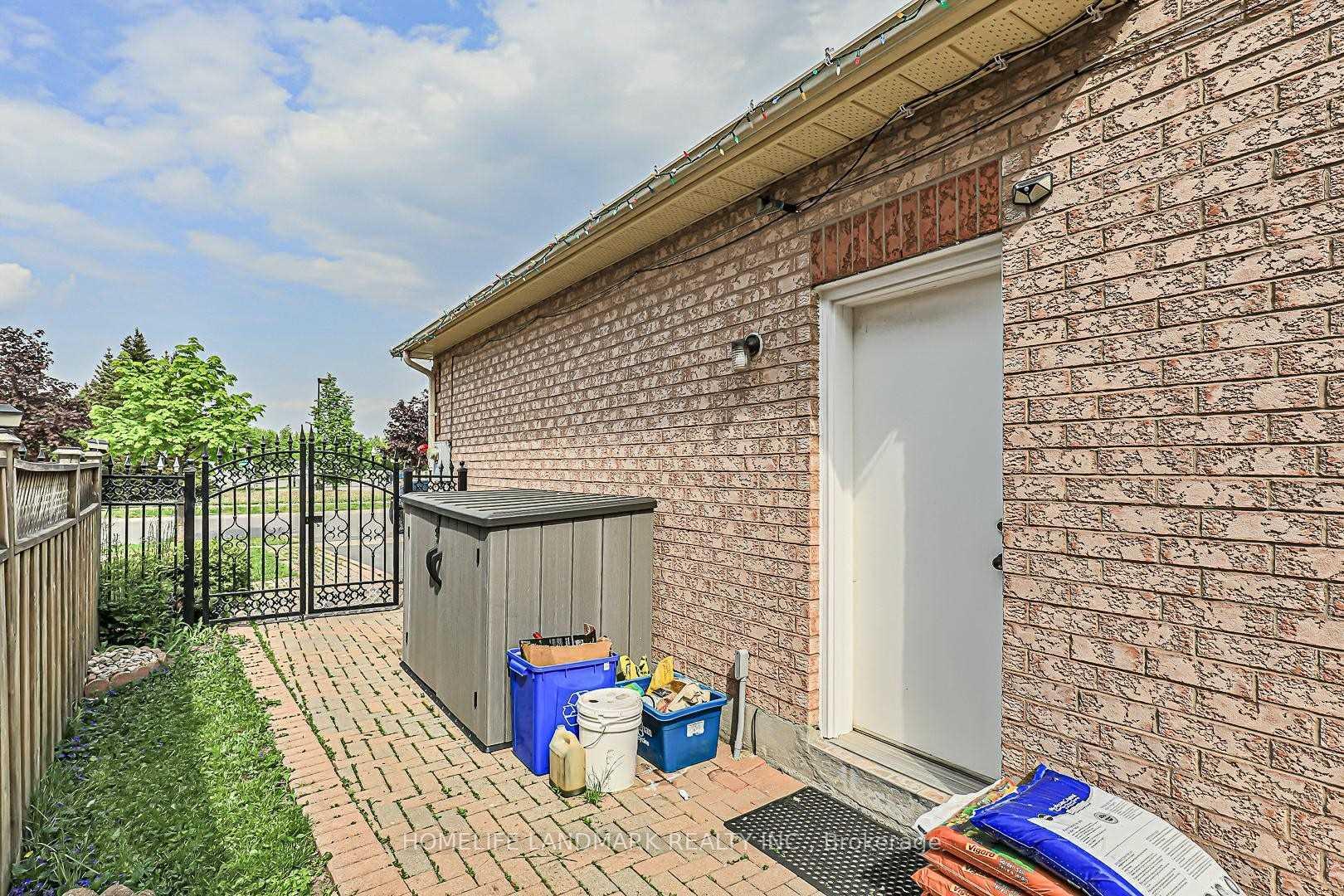 Photo 15 of 72 Avro Road, Vaughan, Maple — HOMEH
